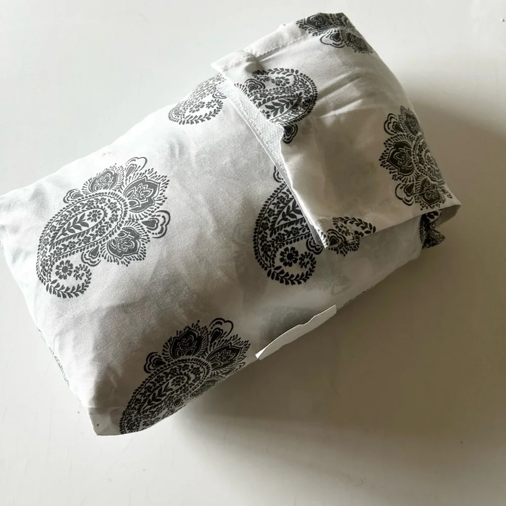 Target White and Gray Paisley Full Sheet Set